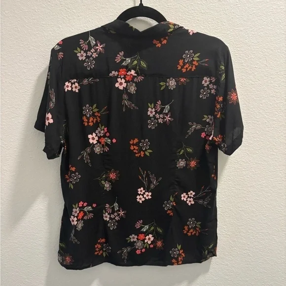 Black Floral collared shirt by Velvet by Graham + Spencer, women’s size M - Picture 2 of 6